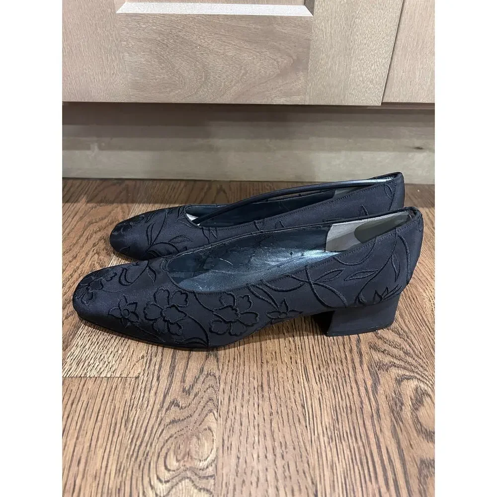 Vtg Lord & Taylor Exclusively for You Embroidered Black Floral Block Heels 9
